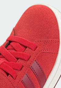 adidas Sportswear GRAND CORUT - Obuća za bebe - collegiate red collegiate burgundy  off white