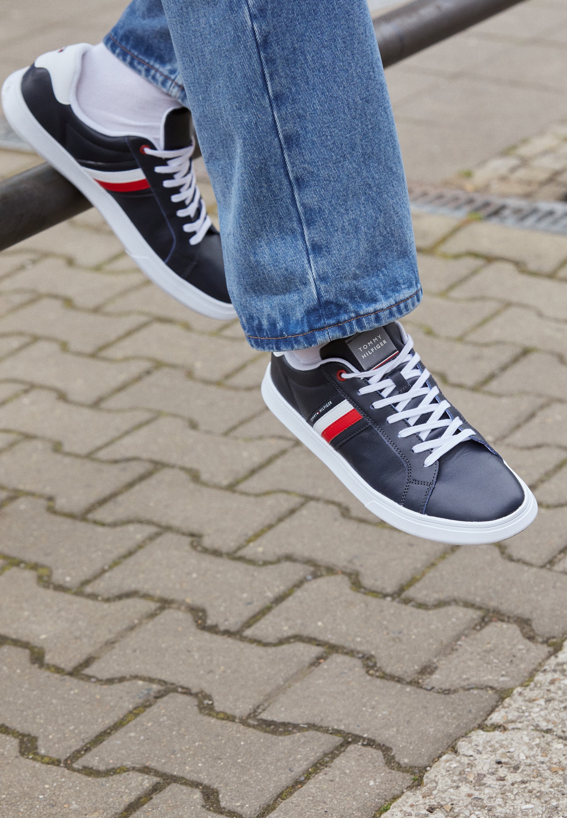 Tommy Hilfiger ESSENTIAL CUPSOLE 
