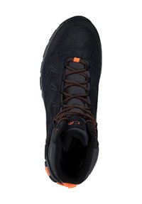 Schwarze Wildlederstiefel mit orangefarbenen Akzenten und gemusterten Schnürsenkeln. Mit einem hoch geschnittenen Design, strukturiertem Obermaterial und einer robusten Gummisohle.