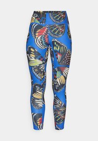 Leggings s svijetloplavom pozadinom s detaljnim uzorkom leptira u raznim bojama. Izrađeni od glatkog, rastezljivog materijala.