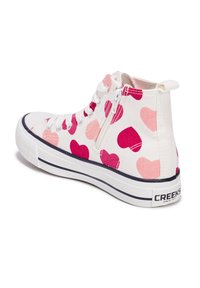 Sneakers alte in tela bianca con un motivo a cuori rosa e rossi, dotate di una cerniera laterale e suola in gomma bianca. Etichetta del marchio sul tallone.