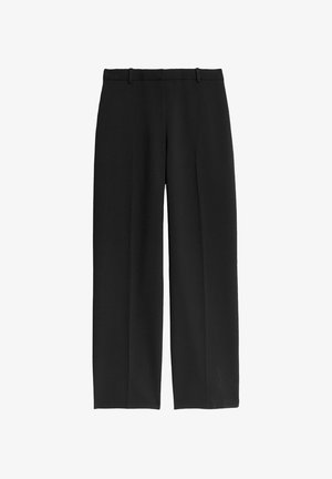 Černé kalhoty širokého střihu vyrobené z hladkého materiálu, s pevným pasem, poutky na opasek a středovými sklady pro upravený vzhled.