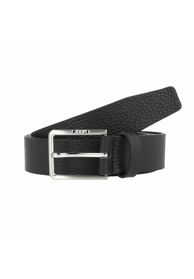 Zwarte leren riem met een gestructureerde oppervlakte. Heeft een zilverkleurige metalen gesp met een rechthoekige vorm en een functionele pen.