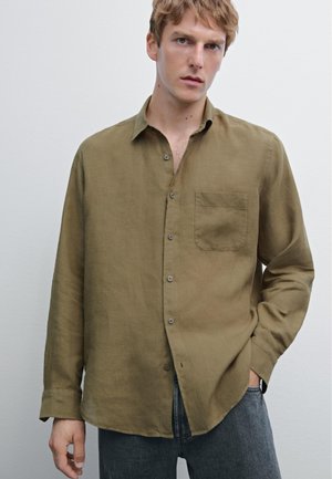 Massimo Dutti REGULAR FIT WITH POCKET DETAIL - Shirt - dark green