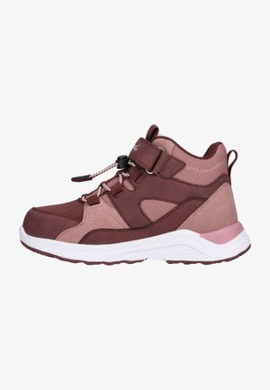 Sportlicher Schuh aus burgunderfarbenem und rosa synthetischem Material, mit hohem Kragen, Mesh-Einsätzen und einer weißen Gummisohle. Verfügt über ein Schnürsystem mit Toggle.