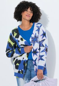 Gebreide cardigan met een gedurfde uitstraling, voorzien van afwisselende luipaard- en sterpatronen in blauw, zwart, wit en neon groen. Geribbelde manchetten en zoom.