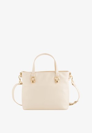 Kremowa torba na ramię z dwoma uchwytami, odpinanym paskiem na ramię, złotymi detalami, gładką teksturą i okrągłymi akcentami po bokach.