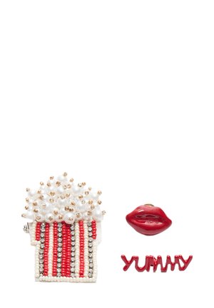 SET OF 3 YUMMY POPCORN BADGES - Brooch - red