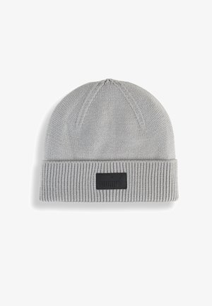 ESSENTIALS ELEVATED PATCH - Megzta kepurė - gray echo