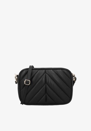 Sac bandoulière rectangulaire noir avec motif matelassé en chevrons, bandoulière réglable avec boucle argentée, et fermoirs argentés sur les côtés.