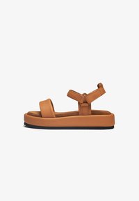 Seleccionado, camel leather