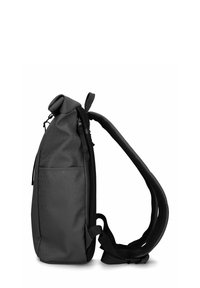 Sac à dos gris avec un motif géométrique, une poche latérale, des fermetures éclair robustes et une sangle réglable rembourrée pour le confort.