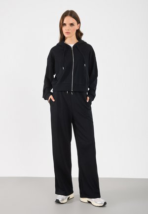 SET - Treningas - true black