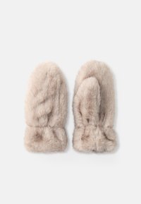 Luvas de pelúcia em bege claro, com uma textura suave e fofa, formato arredondado e um punho grosso para maior aquecimento. Sem padrões nem acessórios.