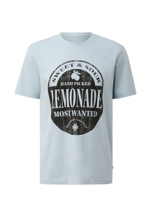 Jasnoniebieski T-shirt z krótkim rękawem z dużą czarną okrągłą grafiką z napisem „Sweet & Sour Hand Picked Lemonade Most Wanted.”