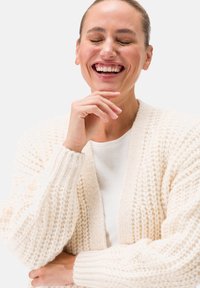 zero GROB OFFENER STYLE Strickjacke bright cream melange