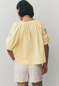 Next REGULAR FIT -EMBROIDERED PUFF SHORT SLEEVE - Camicetta - buttermilk yellow