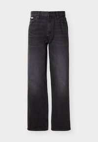 Μαύρα τζιν ψηλόμεσα με ίσια μπατζάκια, κλείσιμο με κουμπί και φερμουάρ μπροστά, θηλιές για ζώνη και σχεδιασμό πέντε τσεπών.