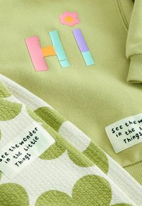 Next PRINTED JOGGERS SET - Chándal - green