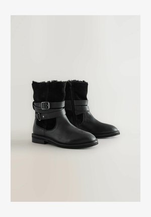 Next, REGULAR FIT - FOREVER COMFORT BUCKLE - Cowboy-/Bikerstiefelette - new black oiled leather