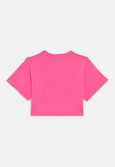 Κοντό ροζ κοντομάνικο μπλουζάκι με κοντά μανίκια, στρογγυλή λαιμόκοψη και λεπτή βαμβακερή υφή. Χωρίς γραφικά ή σχέδια.