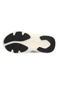 Semelle de chaussure en caoutchouc noir texturé avec une semelle intermédiaire blanche. Rainures et motifs notables pour le traction et l'adhérence sur diverses surfaces.