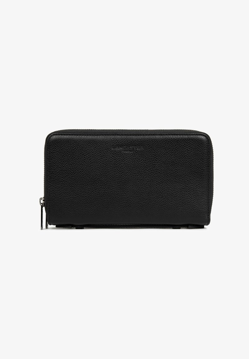 Portefeuille en cuir noir texturé avec fermeture éclair tout autour, tirette argentée, forme rectangulaire et nom de marque embossé au centre devant.