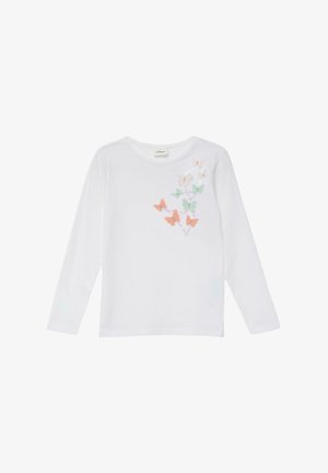 Biela košeľa s dlhými rukávmi a okrúhlym výstrihom, zdobená pastelovými ružovými, zelenými a béžovými aplikáciami motýľov na hornej ľavej strane hrudníka.