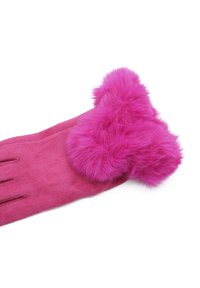 Guanto di suede rosa con bordo in pelliccia soffice e brillante rosa all'altezza del polso, adagiato su uno sfondo bianco.