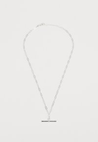 Silberne Halskette mit elongated Kettengliedern und einem eleganten Bar-Pendant, das eine glatte Textur und polierte Oberfläche aufweist. Verstellbarer Verschluss.