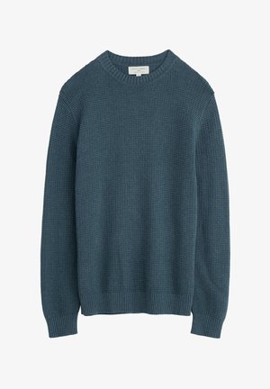 Suéter de punto en azul verdoso oscuro, con un tejido texturizado, escote redondo, puños y dobladillo acanalados. Sin logos ni patrones visibles.