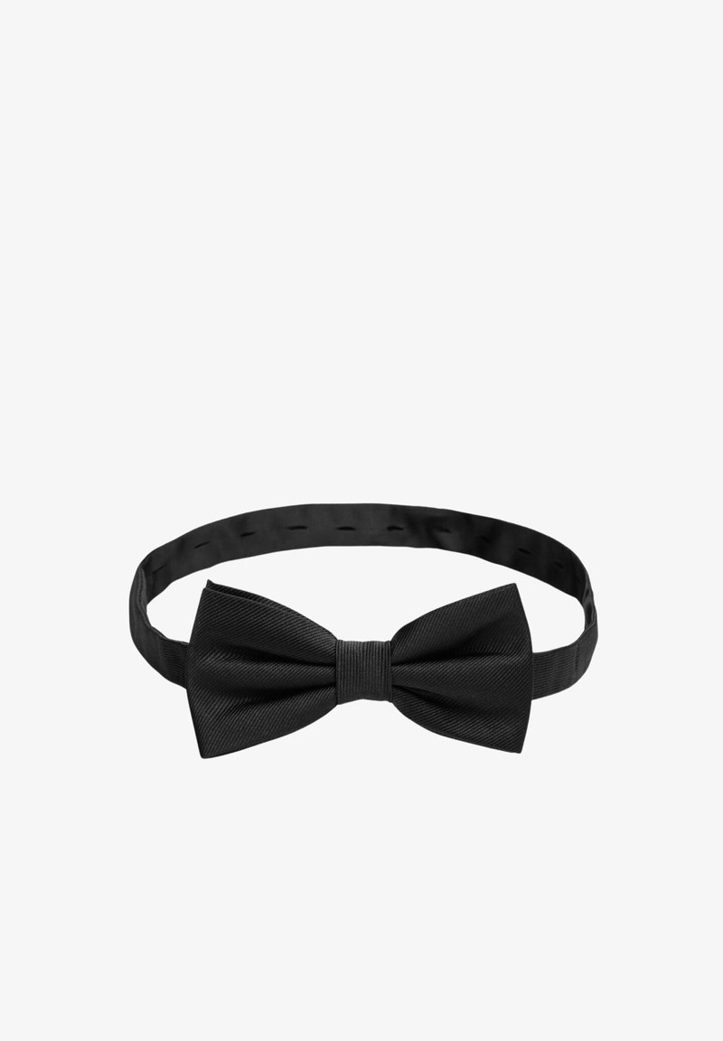 Svart fluga gjord av strukturerad tyg med satinfinish. Har design som är förknuten i förväg och en justerbar rem för en säker passform.