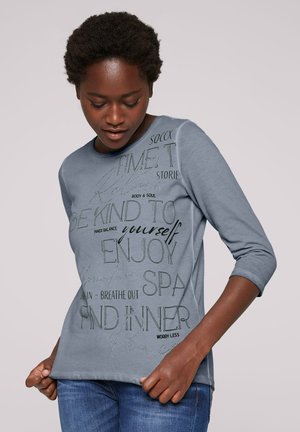 MIT WORDING PRINT UND SCHMUCKSTEINEN - Longsleeve - cold grey