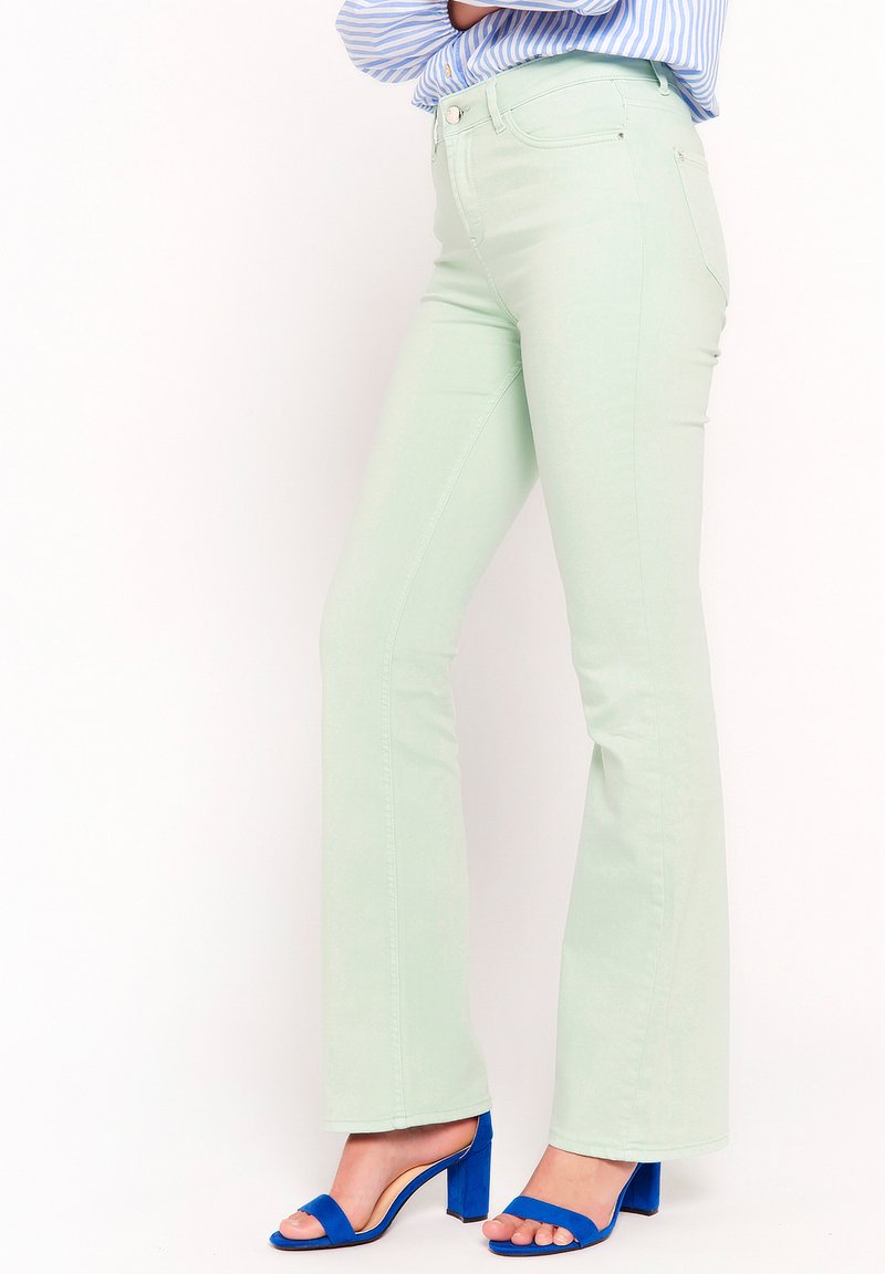 LolaLiza WITH HIGH WAIST Flared Jeans licht green/lichtgroen Zalando.nl
