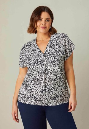 Blusa a maniche corte in motivo floreale bianco e nero, con scollo a V e frontale plissettato, realizzata in tessuto leggero.
