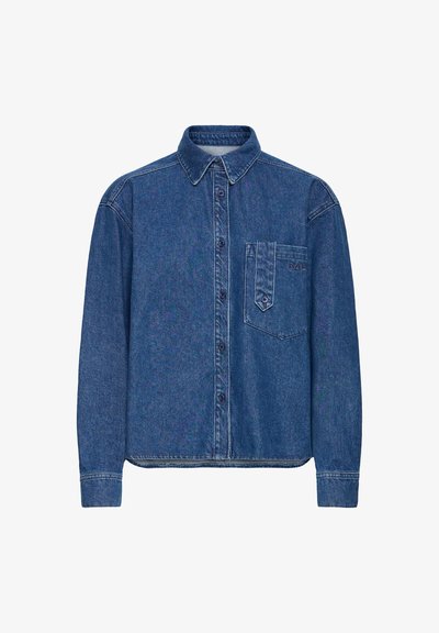 Blå denimskjorta med knappar, långa ärmar, bröstficka och krage. Har en något lös passform och en strukturerad tyg.