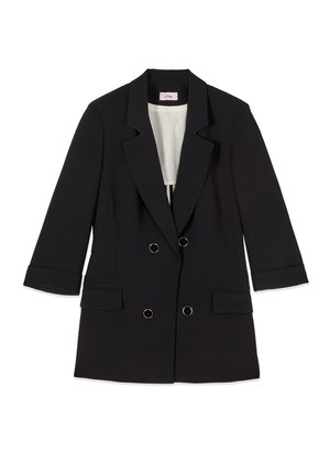 Schwarzer doppelreihiger Blazer mit Reverskragen, zwei vorderen Pattentaschen und dreiviertellangen Ärmeln, flach auf einem weißen Hintergrund liegend.