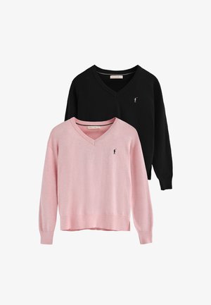 Twee V-halstruien: één roze en één zwart. Beide hebben lange mouwen en een klein logo op de borst. Gemaakt van zachte brei stof.