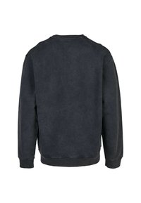 Schwarzer Rundhalsausschnitt-Pullover mit ausgewaschenem Textur, langen Ärmeln, gerippten Bündchen und lockerer Passform. Keine sichtbaren Marken oder Muster.