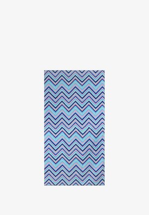 Wzorzysty dywan z zygzakowymi wzorami w odcieniach niebieskiego, różowego i fioletowego. Tekstura wydaje się miękka z gładkim wykończeniem.