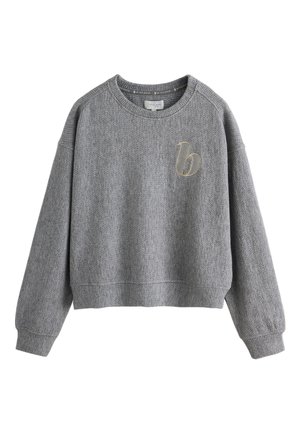 Šedý pletený krátký svetr s dlouhým rukávem s žebrovanými lemy a malým béžovým logem "b" na levé straně hrudi.