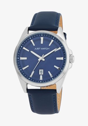 Silbergraue Uhr mit einem marineblauen Lederarmband. Verfügt über ein rundes blaues Zifferblatt, silberne Stundenmarker und eine Datumsanzeige auf der 6-Uhr-Position.