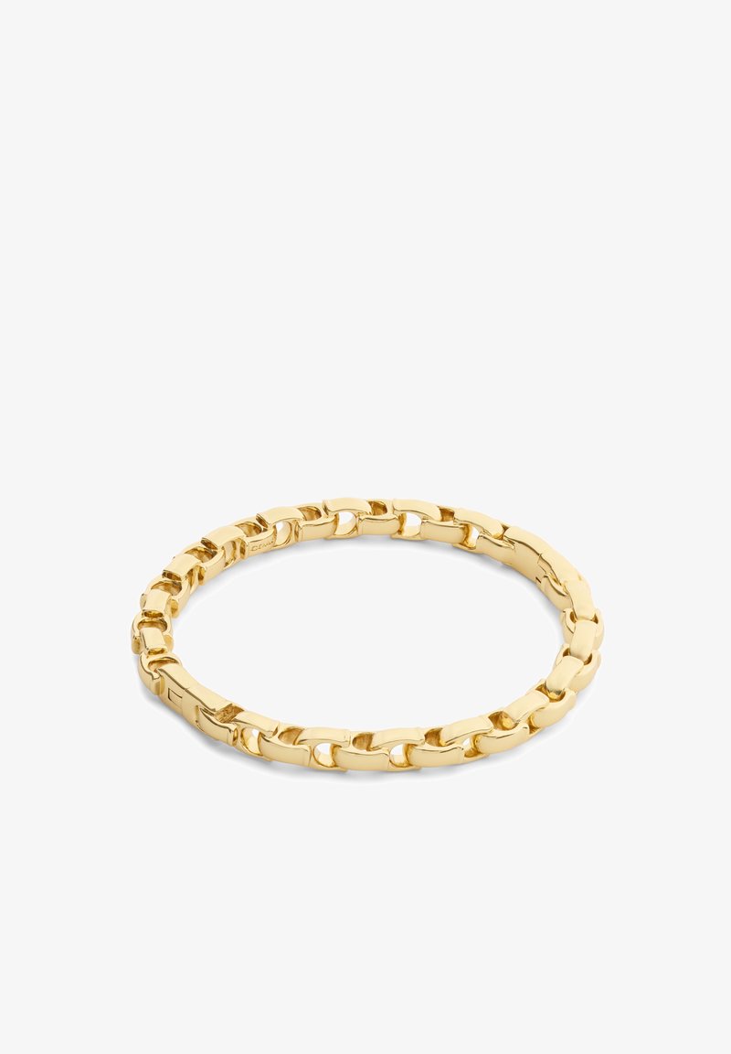 Bracelet chaîne en or avec des maillons rectangulaires, finition polie, présenté sur fond blanc.