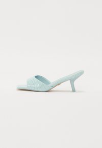 ENCHANTING PILLOW WALK - Mules à talons - pastel blue