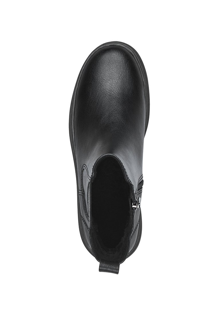 Bottine en cuir noire avec une texture lisse, bout rond, panneaux latéraux élastiques, détail de fermeture éclair et tirette à l'arrière pour un enfilage facile.