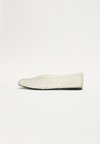 TEE PERFORATED BALLERINA FLATS - Ballerines - ivory