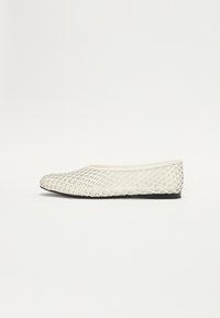 Valgt, ivory