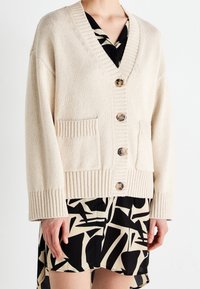 Selected Femme Neuletakki - off-white