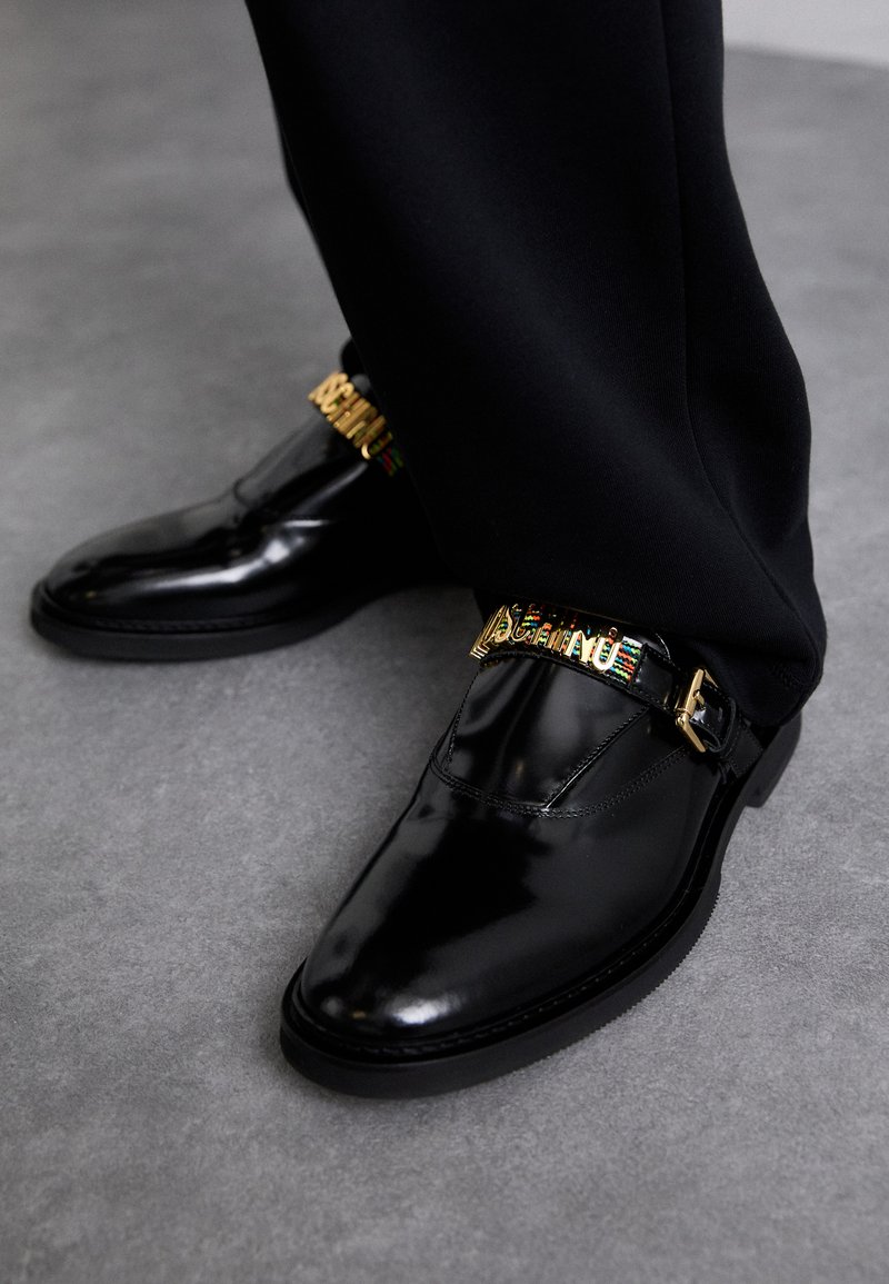MOSCHINO - SCARPA UOMO - Slip-ons - nero, Enlarge
