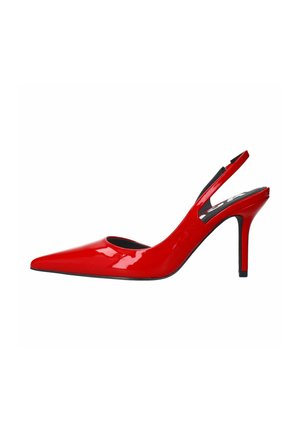 Rode lakleren slingback pump met een spitse neus en een slanke stilettohak, met een uitsnijding aan de zijkanten.